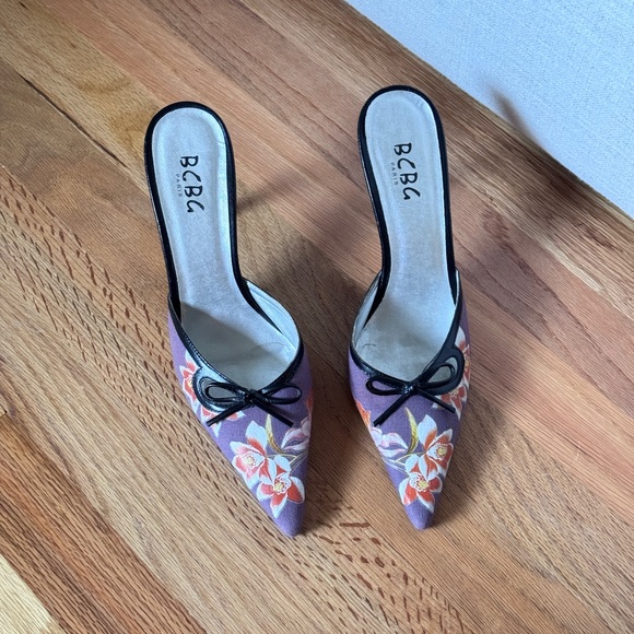 BCBG Paris Shoes - BCBG PARIS HIGH HEEL SHOES SLIP ON PUMP SIZE 8 1/2  Purple WITH FLOWERS‎